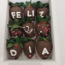 Cargar imagen en el visor de la galería, Fresas Cubiertas con Chocolate - Personalizadas