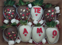 Cargar imagen en el visor de la galería, Fresas Cubiertas con Chocolate Mixtas - Personalizadas
